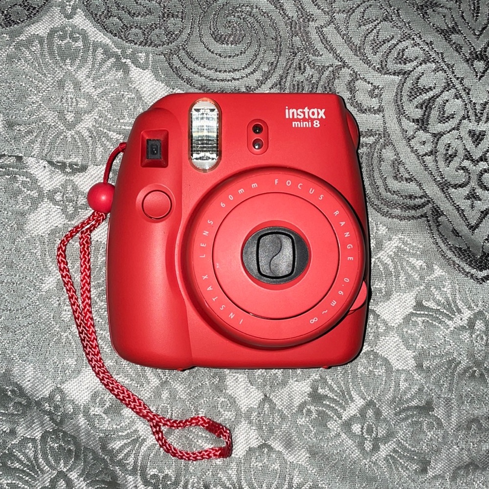 Fujifilm Instax Mini 8 Pinkberry Instant Camera w/carrying case!